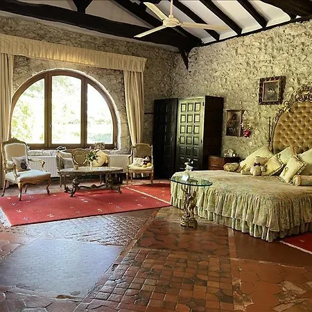 Stunning 18th Century * Loubes-Bernac